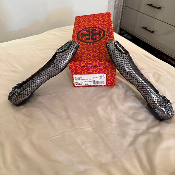 TORY BURCH Silver Reva Foil Fish Scale Ballet Flats - Picture 2 of 8